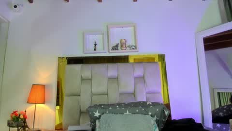 Snapshot of _emily_r chatting on January 29, 12:02 pm Isabella online show from January 29, 12:02 pm