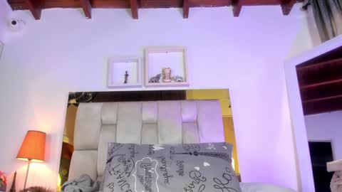 Snapshot of _emily_r chatting on February 7, 3:08 pm Isabella online show from February 7, 3:08 pm