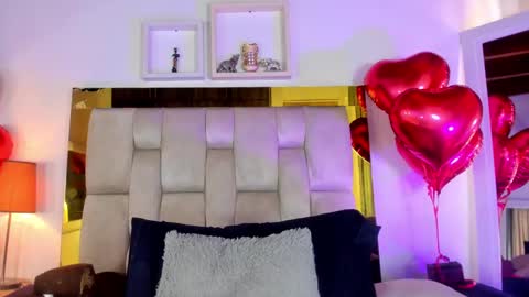 Snapshot of _emily_r chatting on February 15, 3:06 pm Isabella online show from February 15, 3:06 pm
