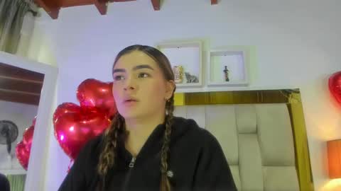 Snapshot of _emily_r chatting on February 17, 12:59 pm Isabella online show from February 17, 12:59 pm
