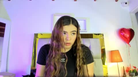 Snapshot of _emily_r chatting on February 19, 12:22 pm Isabella online show from February 19, 12:22 pm