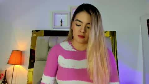 Snapshot of _emily_r chatting on March 4, 12:12 pm Isabella online show from March 4, 12:12 pm