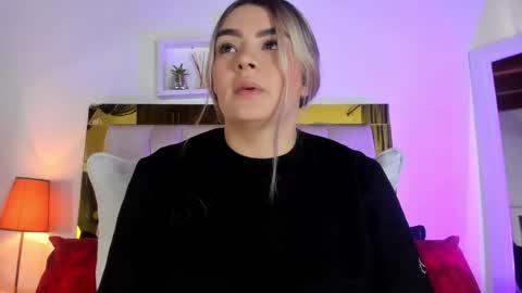 Snapshot of _emily_r chatting on September 15, 12:05 pm Isabella online show from September 15, 12:05 pm