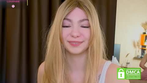 Snapshot of _emilyzortea_ chatting on October 11, 8:35 am Emily online show from October 11, 8:35 am