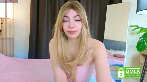 Snapshot of _emilyzortea_ chatting on October 16, 8:15 am Emily online show from October 16, 8:15 am