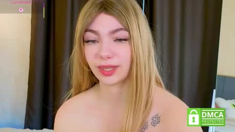 Snapshot of _emilyzortea_ chatting on October 19, 8:26 am Emily online show from October 19, 8:26 am