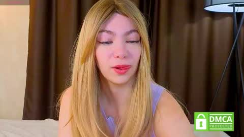 Snapshot of _emilyzortea_ chatting on October 21, 8:37 am Emily online show from October 21, 8:37 am