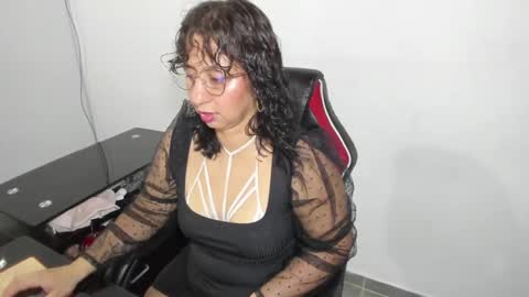 Snapshot of _emma_loyd_ chatting on September 28, 1:00 am Emma online show from September 28, 1:00 am