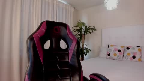 Emma  online show from November 18, 7:40 pm