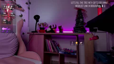 Snapshot of _emmawats chatting on December 21, 1:58 am Val Wats online show from December 21, 1:58 am