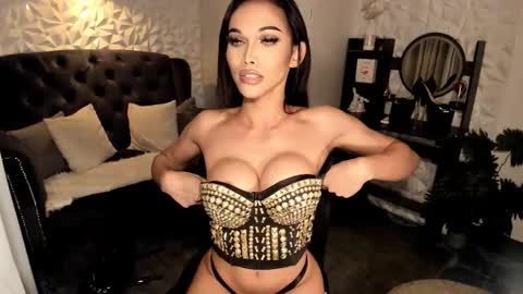 Snapshot of _enchantress_samira_ chatting on February 12, 6:41 am GODDESS SAMIRA online show from February 12, 6:41 am