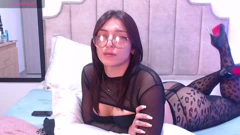 Snapshot of _ericavanderhill_ chatting on February 25, 10:29 pm Erica Vanderhill online show from February 25, 10:29 pm