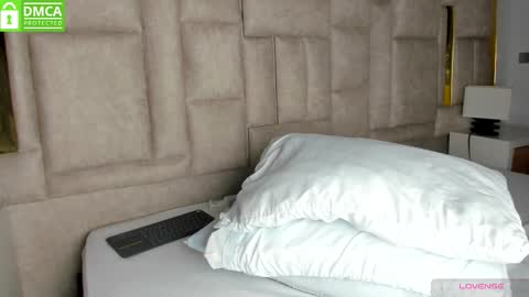 Snapshot of _eris_rose chatting on October 18, 7:58 pm _eris_rose online show from October 18, 7:58 pm