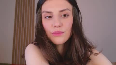 _esmeraldiyaa_ online show from March 4, 6:14 pm