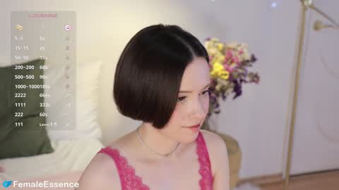 Snapshot of _female_essence_ chatting on December 1, 9:15 pm Essie online show from December 1, 9:15 pm