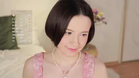 Snapshot of _female_essence_ chatting on December 16, 10:13 pm Essie online show from December 16, 10:13 pm