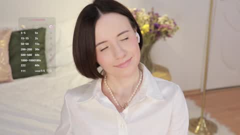 Snapshot of _female_essence_ chatting on December 20, 11:58 pm Essie online show from December 20, 11:58 pm