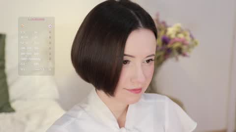 Snapshot of _female_essence_ chatting on December 22, 11:31 pm Essie online show from December 22, 11:31 pm