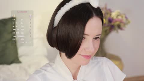 Snapshot of _female_essence_ chatting on December 23, 2:35 am Essie online show from December 23, 2:35 am