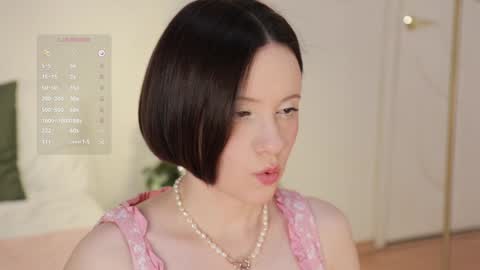 Snapshot of _female_essence_ chatting on December 27, 12:50 am Essie online show from December 27, 12:50 am