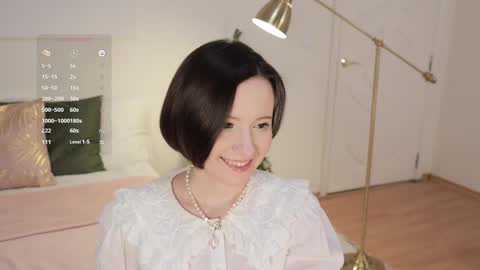 Snapshot of _female_essence_ chatting on December 27, 11:31 pm Essie online show from December 27, 11:31 pm