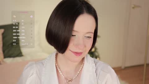 Snapshot of _female_essence_ chatting on December 30, 12:11 am Essie online show from December 30, 12:11 am