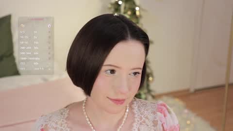 Snapshot of _female_essence_ chatting on December 31, 1:04 am Essie online show from December 31, 1:04 am