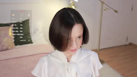 Snapshot of _female_essence_ chatting on January 5, 9:47 pm Essie online show from January 5, 9:47 pm