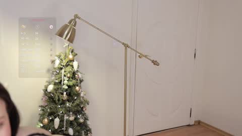 Snapshot of _female_essence_ chatting on January 11, 3:34 am Essie online show from January 11, 3:34 am