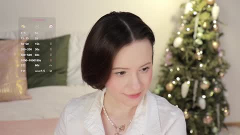 Snapshot of _female_essence_ chatting on January 12, 11:36 pm Essie online show from January 12, 11:36 pm