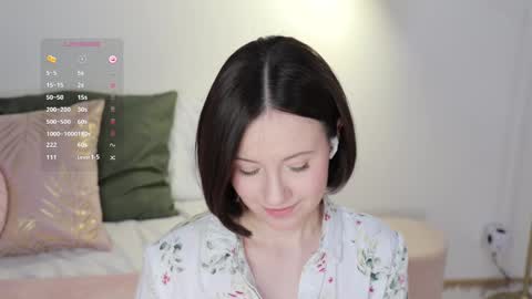 Snapshot of _female_essence_ chatting on February 13, 10:12 am Essie online show from February 13, 10:12 am