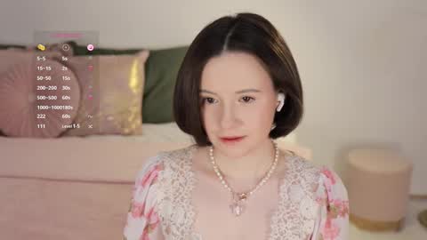 Snapshot of _female_essence_ chatting on February 26, 8:37 am Essie online show from February 26, 8:37 am