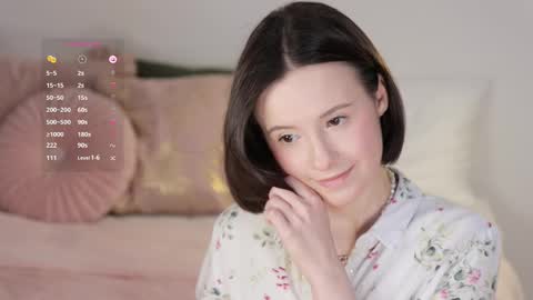 Snapshot of _female_essence_ chatting on March 3, 9:44 am Essie online show from March 3, 9:44 am