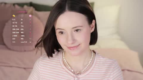 Snapshot of _female_essence_ chatting on March 5, 9:27 am Essie online show from March 5, 9:27 am