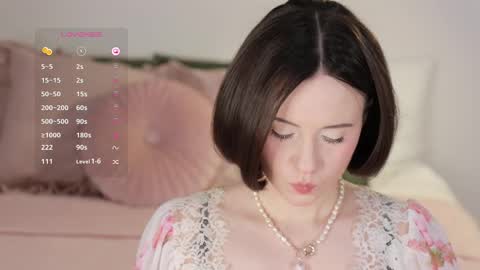 Snapshot of _female_essence_ chatting on March 6, 10:20 am Essie online show from March 6, 10:20 am