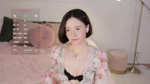 Snapshot of _female_essence_ chatting on March 6, 1:24 pm Essie online show from March 6, 1:24 pm