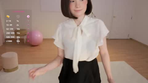 Snapshot of _female_essence_ chatting on September 17, 4:08 pm Essie online show from September 17, 4:08 pm