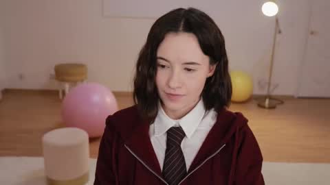 Snapshot of _female_essence_ chatting on October 15, 1:44 pm Essie online show from October 15, 1:44 pm