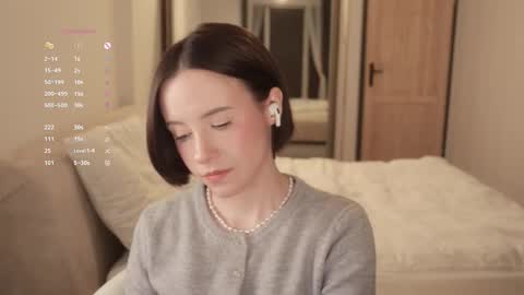 Snapshot of _female_essence_ chatting on March 1, 5:59 pm Essie online show from March 1, 5:59 pm