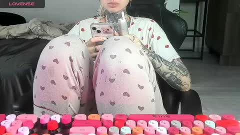 Snapshot of _feralberry__ chatting on May 28, 6:00 am Alis online show from May 28, 6:00 am