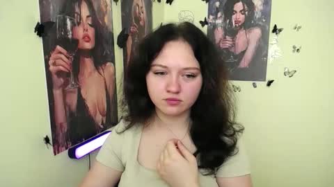 Snapshot of _foxy_lady chatting on September 11, 6:02 am Alice online show from September 11, 6:02 am