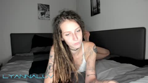 Lyanna and Derek online show from January 4, 3:17 pm