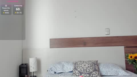 Snapshot of _fullmoon chatting on January 12, 9:19 pm  fullmoon online show from January 12, 9:19 pm