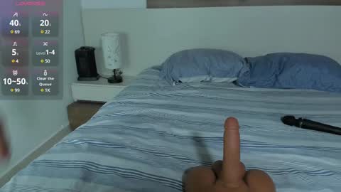 Snapshot of _fullmoon chatting on February 26, 12:05 am  fullmoon online show from February 26, 12:05 am