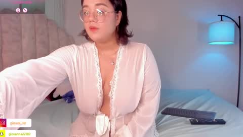 Snapshot of _giovaa_ chatting on March 3, 12:48 am G I O V A online show from March 3, 12:48 am