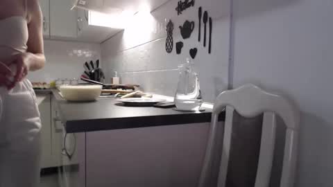 Snapshot of _hidden_frommymoom_ chatting on March 5, 6:26 pm Criss4u online show from March 5, 6:26 pm