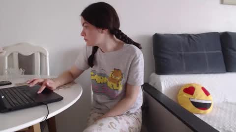 Snapshot of _hidden_frommymoom_ chatting on March 15, 6:30 am Criss4u online show from March 15, 6:30 am