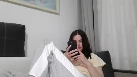 Snapshot of _hidden_frommymoom_ chatting on March 15, 6:47 pm Criss4u online show from March 15, 6:47 pm