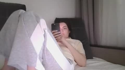 Snapshot of _hidden_frommymoom_ chatting on March 16, 5:44 am Criss4u online show from March 16, 5:44 am