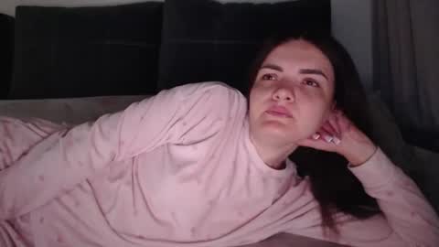 Snapshot of _hidden_frommymoom_ chatting on March 21, 6:55 pm Criss4u online show from March 21, 6:55 pm